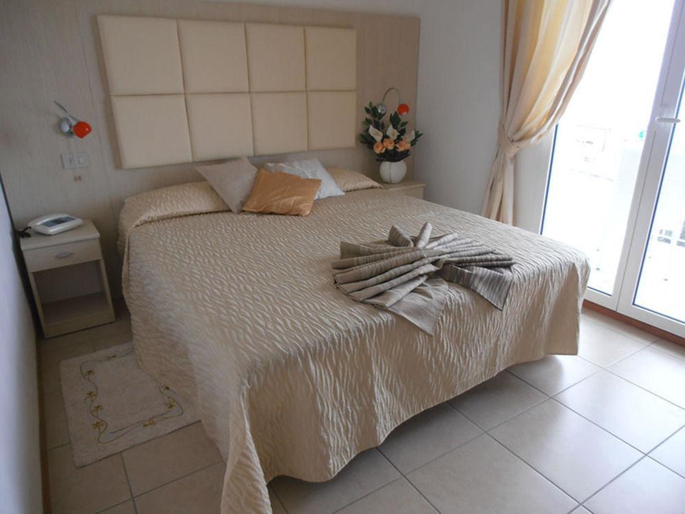 Hotel Toscana Marotta Εξωτερικό φωτογραφία